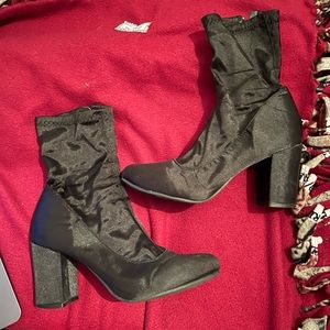 👠🖤Black heel booties 👠🖤